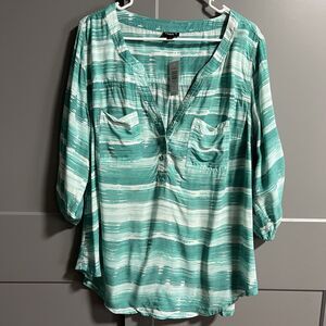 NWT Torrid Harper Women Rolled Cuff Aqua Streak Challis Henley Top 1 (US 1X)